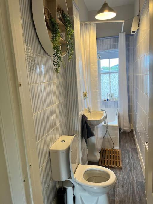 Beautiful Traditional Flat In The Center Of Largs. Bagian luar foto