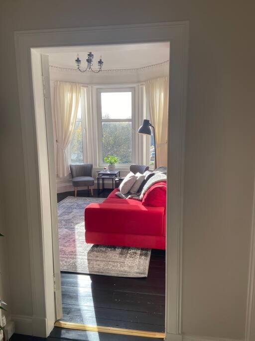 Beautiful Traditional Flat In The Center Of Largs. Bagian luar foto