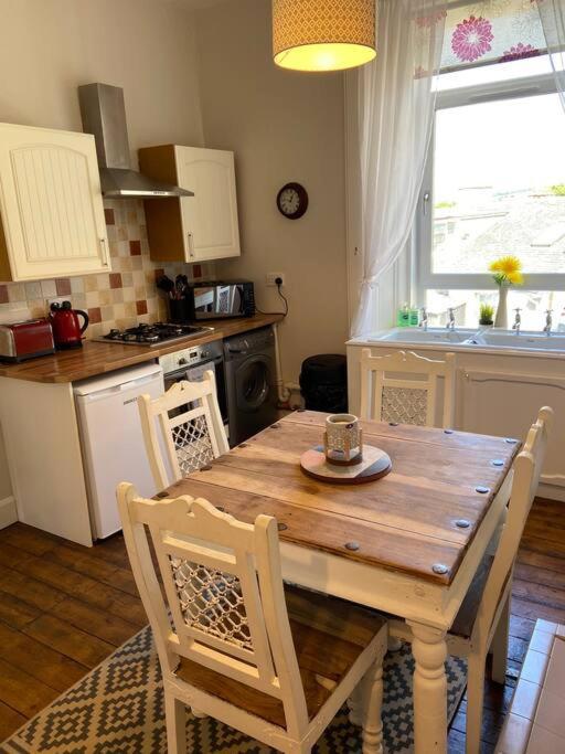 Beautiful Traditional Flat In The Center Of Largs. Bagian luar foto